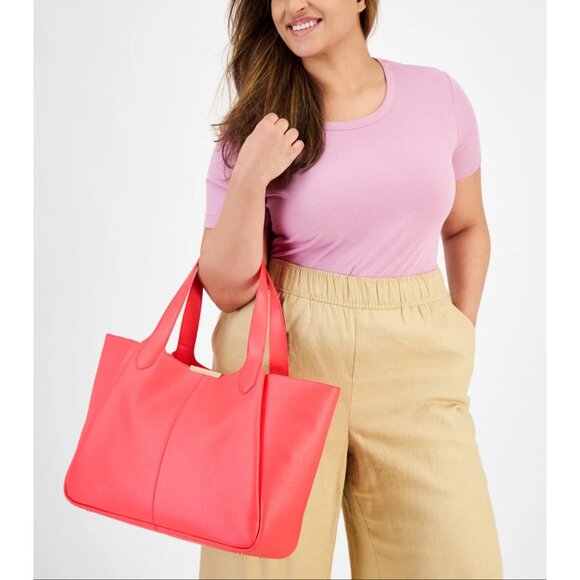 On 34th Azriell Extra-Large Tote - Peony Coral - Picture 3 of 9